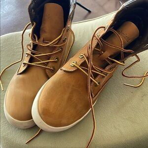 Timberland Ortholite Size 7 Brown Ankle Boots with Classic Lace-Up Design